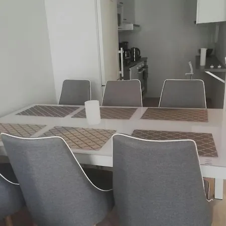아파트 Uusi Tilava Kaksio Jyvaeskylaen Ydinkeskustassa 53 M2